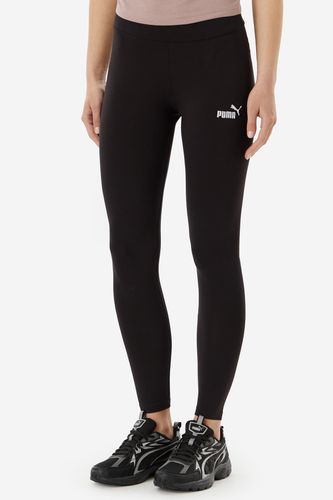 Modelka prezentująca legginsy, ujęcie od góry do kostek z przodu.