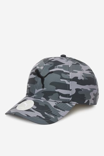 Czapka z daszkiem widziana pod kątem z góry, ujęcie całego produktu.