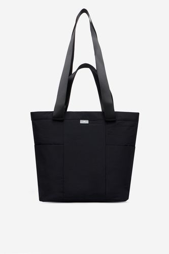 Torebka typu shopper, widok z przodu, długie uchwyty skierowane ku górze.