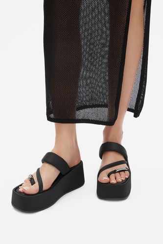 Natikači JUICY COUTURE WSS21515-01 Črna