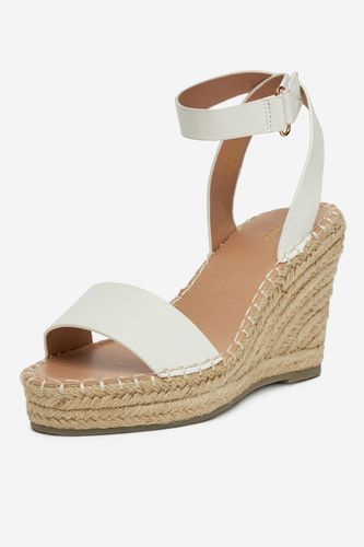 Sandali DeeZee JSZ2022-06 Bela