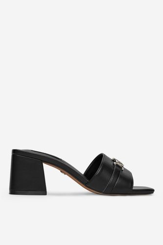 Natikači NINE WEST R25SS04465 Črna
