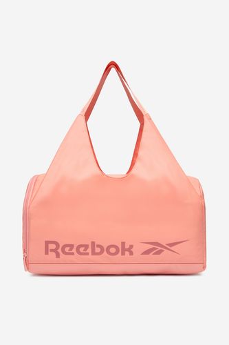 Torbę sportową pokazano z przodu, uchwyty skierowane do góry.