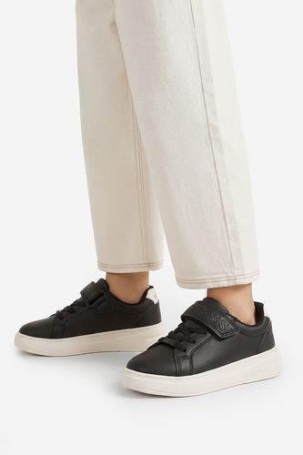 Superge GUESS CEO-25KC1009 Črna