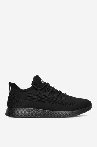 But sportowy widziany z boku, pokazana zewnętrzna strona cholewki.