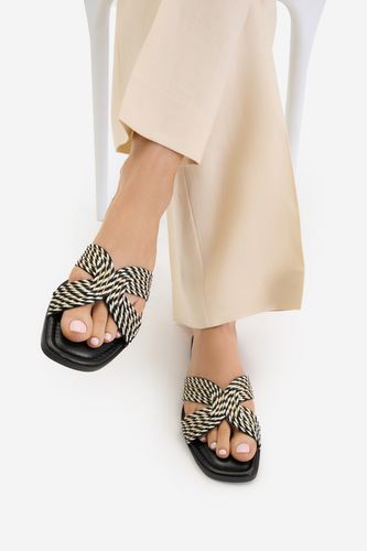 Natikači Jenny CEO-R26SS09215 Črna