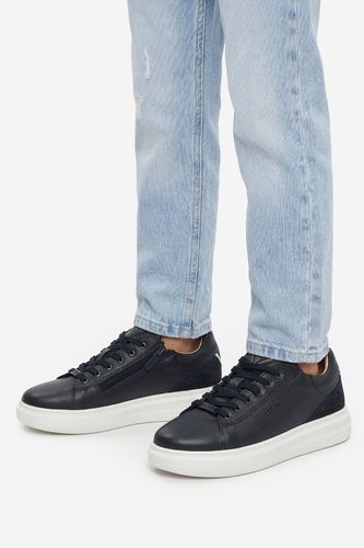 Superge GUESS CEO-BI12-3197-03 Mornarsko modra