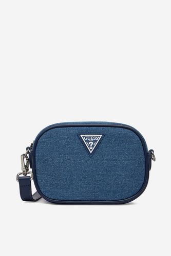 Mała torebka crossbody, widok na przód produktu w kadrze.