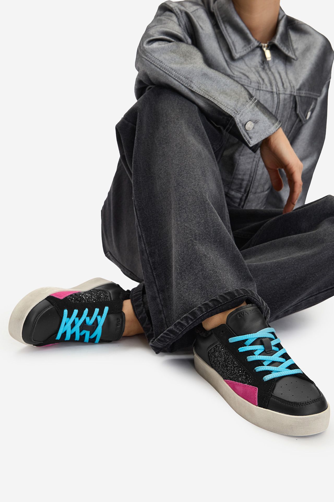 Sneakersy Černá