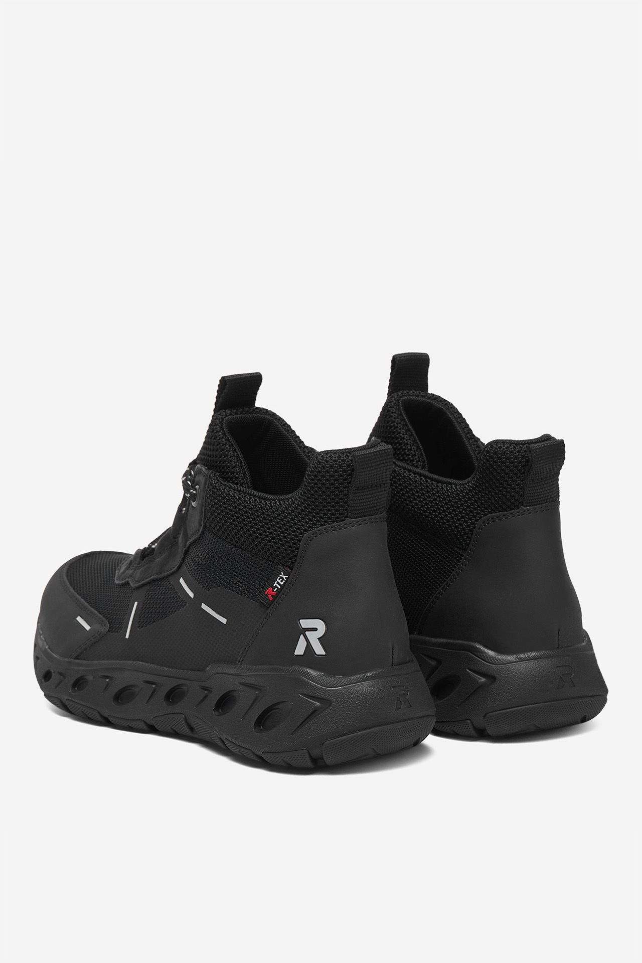 Sneakersy Černá