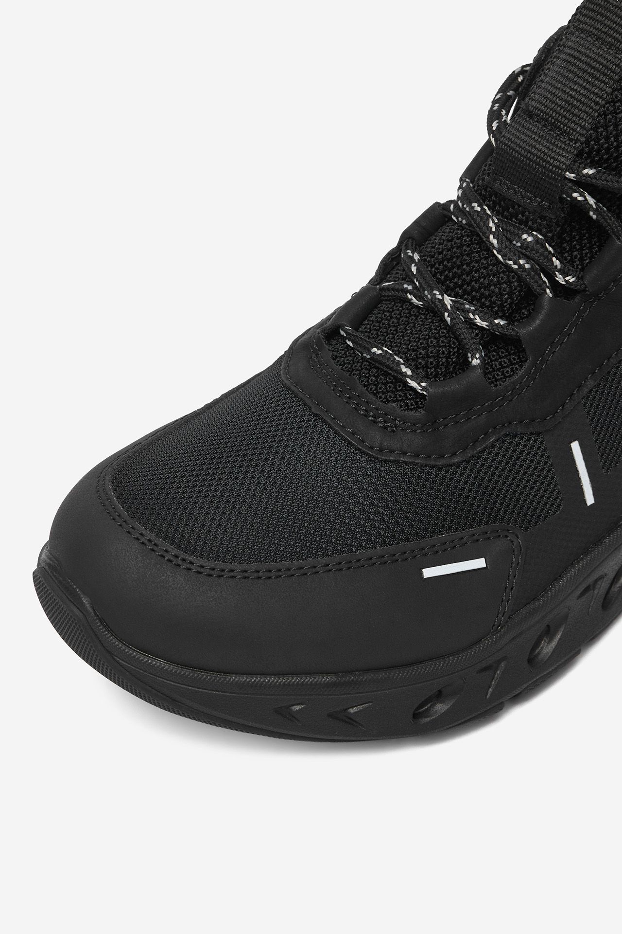 Sneakersy Černá