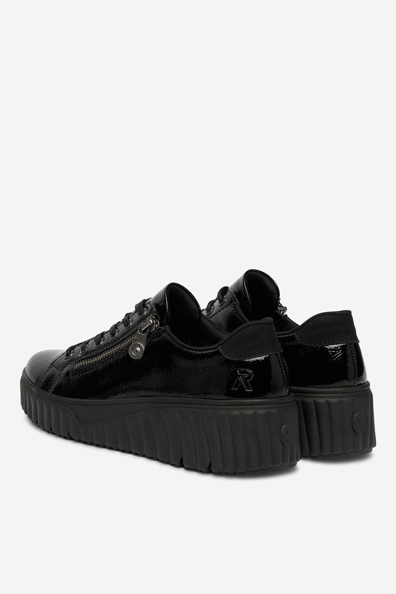 Sneakersy Černá