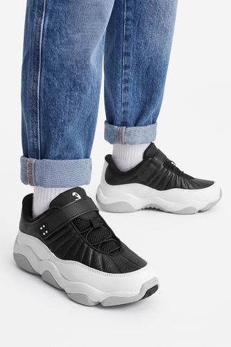 Sportovní obuv SHAQ EO-NET LOW AQ95089Y-BW Černá