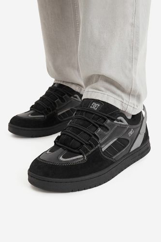 Sportovní obuv DC Shoes EO-MP40-MC-250515W Černá