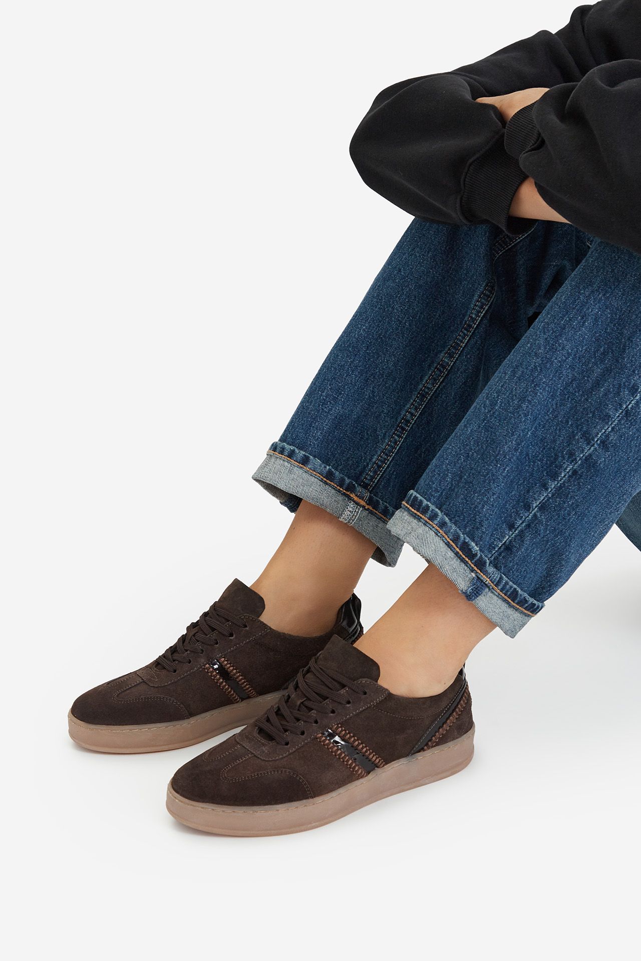 Sneakersy Tmavě hnědá