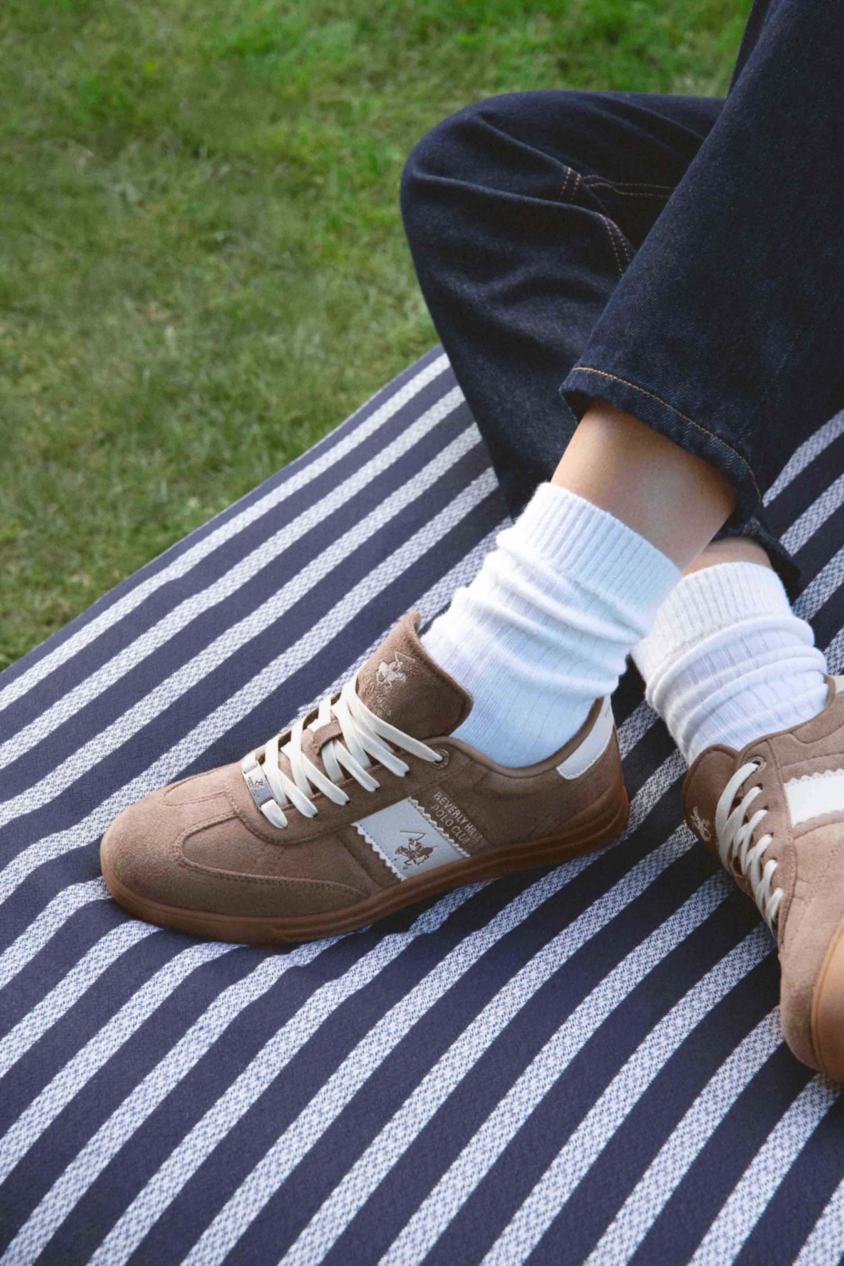 Sneakersy Hnědá