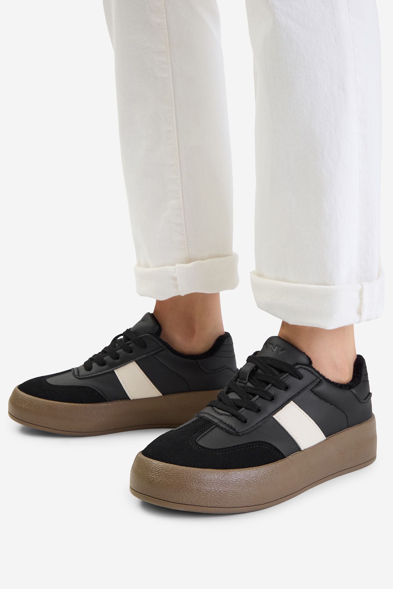 Sneakersy Černá
