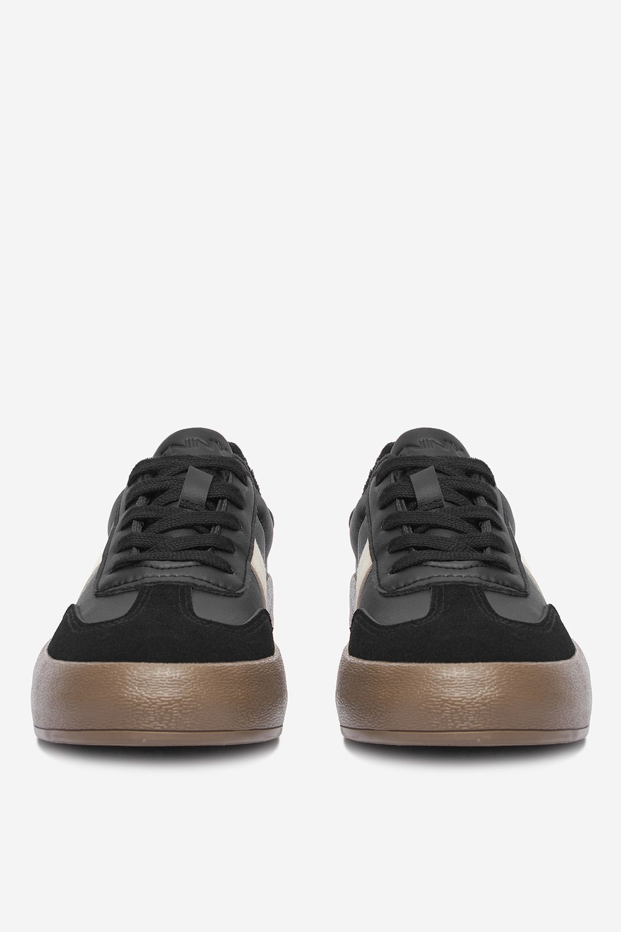 Sneakersy Černá