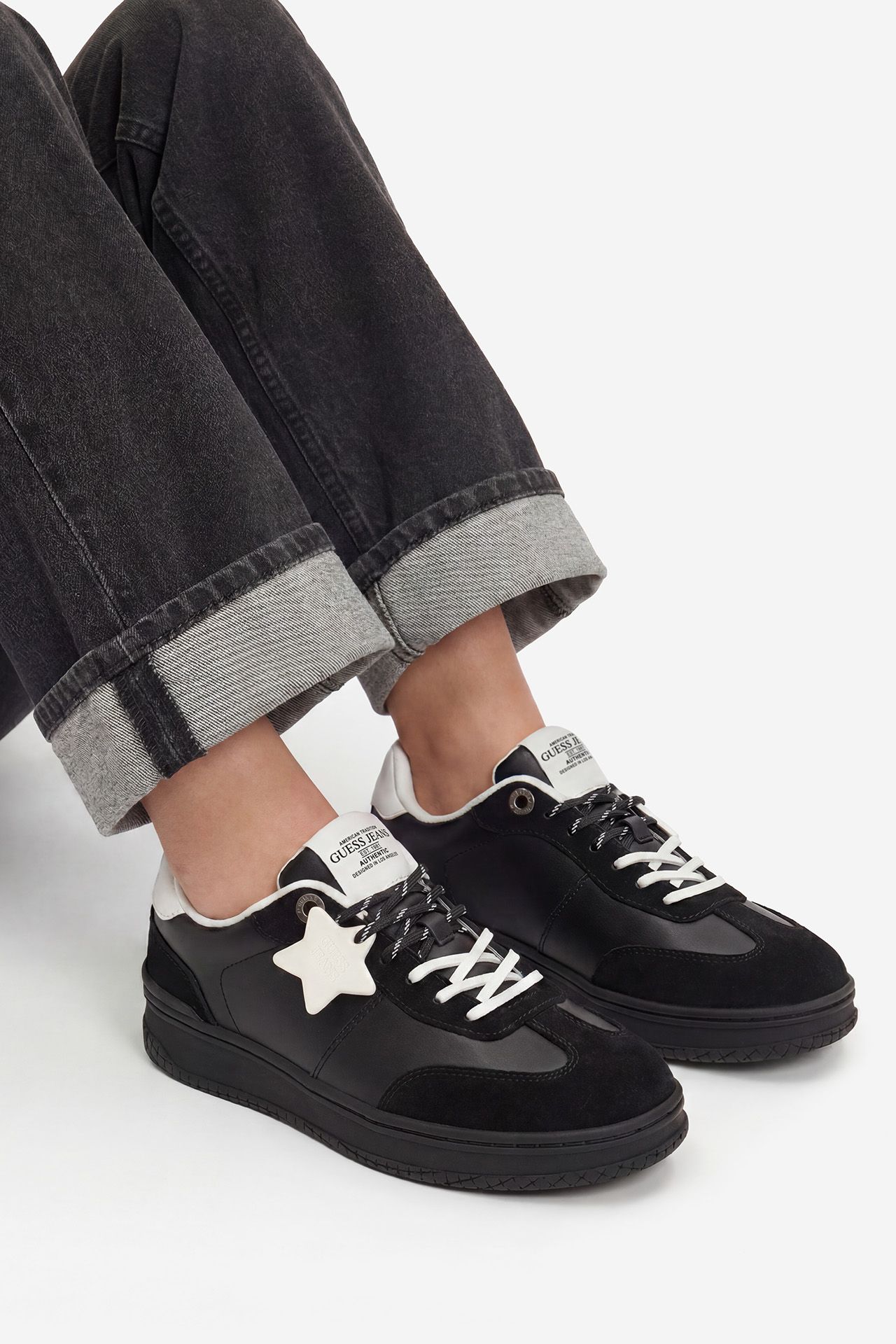 Sneakersy Černá