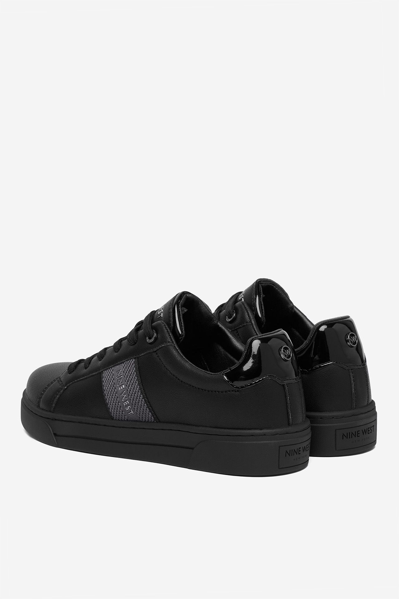 Sneakersy Černá