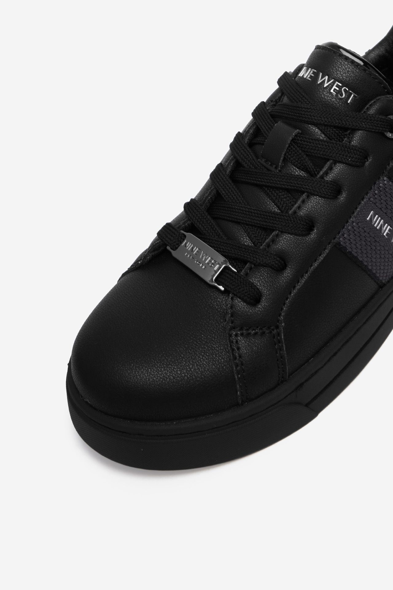 Sneakersy Černá