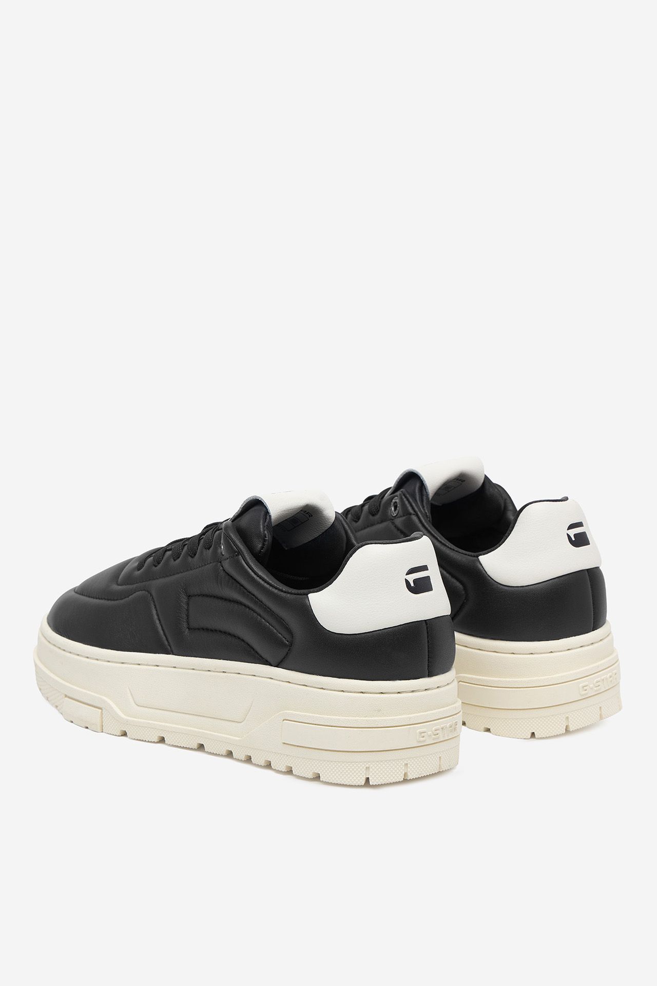 Sneakersy Černá