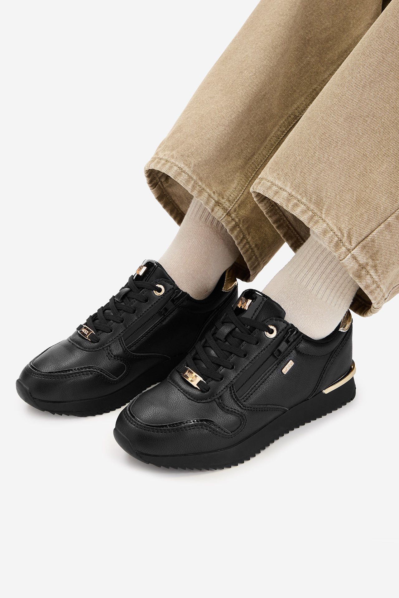 Sneakersy Černá