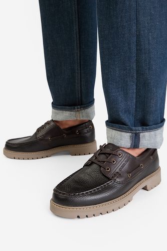 Nizki čevlji GUESS JEANS EO-FOX-02 MI08 Čokoladno rjava