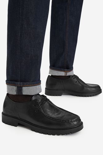 Nizki čevlji GUESS JEANS EO-FOX-03 MI08 Črna