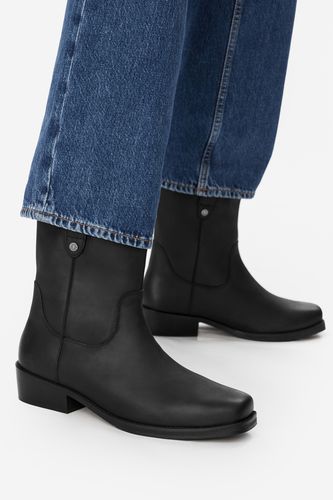 Kotníková obuv GUESS JEANS EO-KEANU-03 MI24 Černá