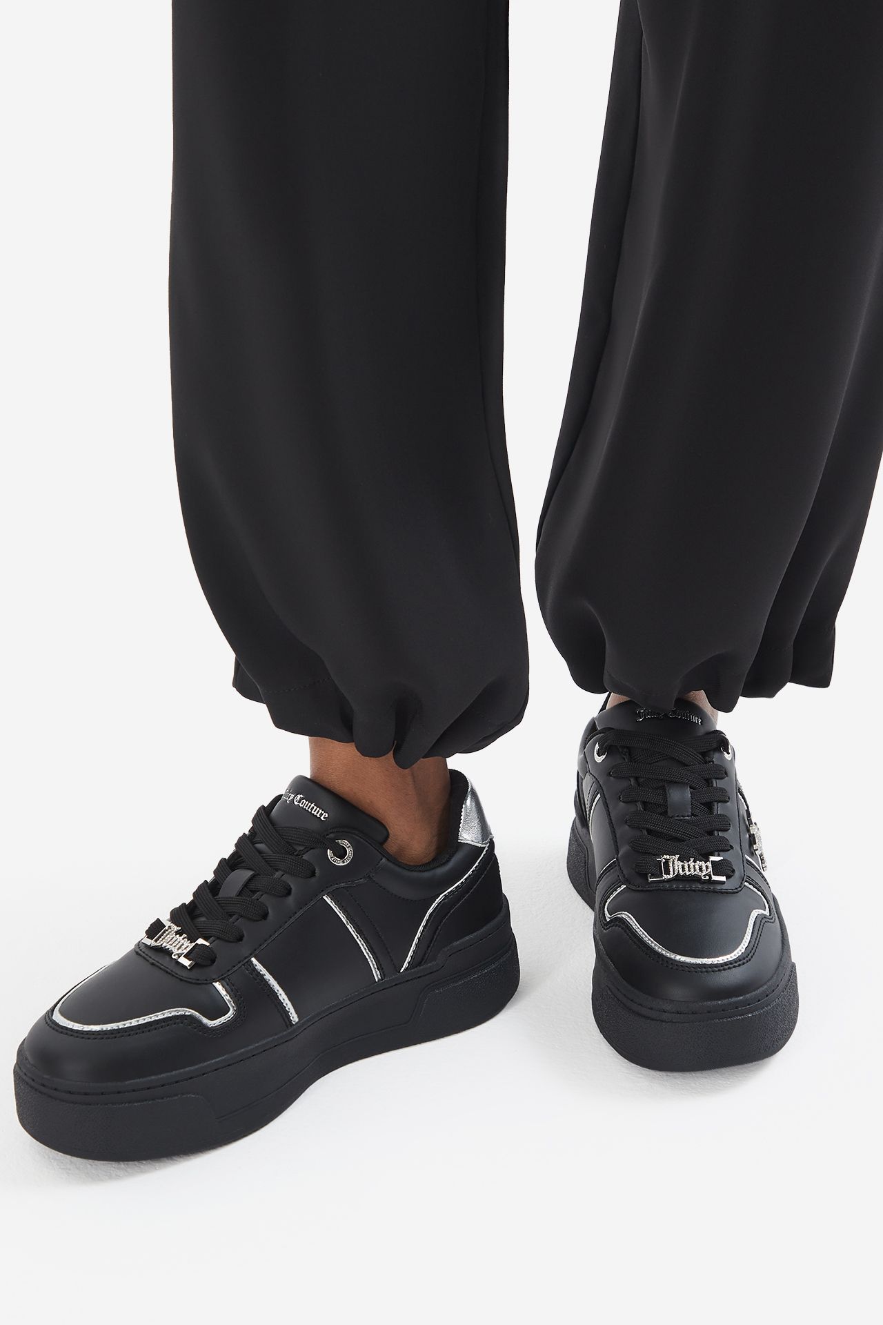 Sneakersy Černá